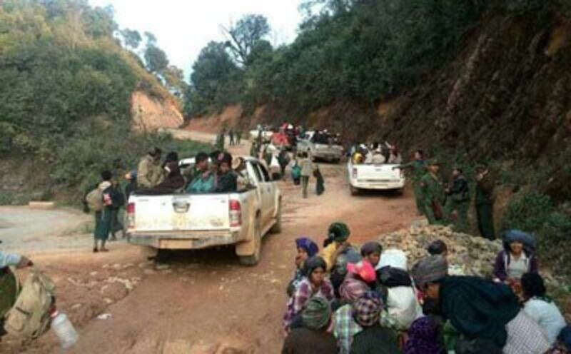 Kokang rebel forces escort refugees across the Chinese border, Feb. 25, 2015. Credit: Kokang resident