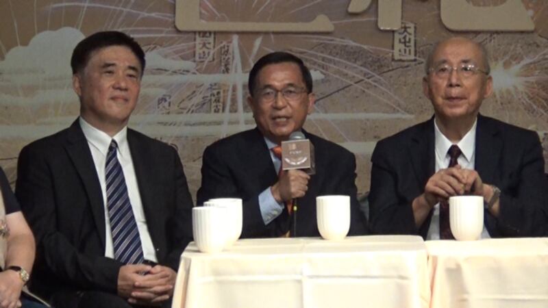 前台北市长郝龙斌（左至右）、陈水扁、吴伯雄。（记者夏小华摄）