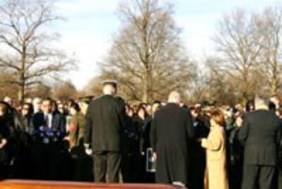 LeNgocBinh_funeral4_200.jpg