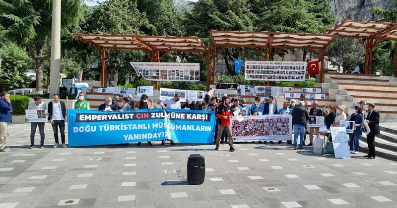 لاگېر تۇتقۇنلىرىنىڭ تۈركىيەدىكى يېقىنلىرى تەرىپىدىن تەشكىللەنگەن «شەرقى تۈركىستان ئۈچۈن ئاناتولىيە سەپىرى» پائالىيىتى تۈركىيەنىڭ قارا دېڭىز رايونىدا ئىنتايىن قىزغىن داۋاملاشماقتا. 2021-يىلى ئۆكتەبىر، تۈركىيە.