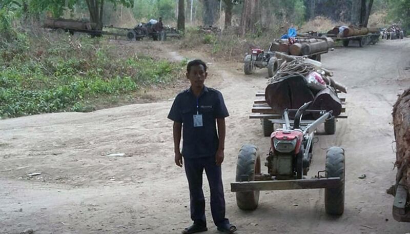 ប្រធានអង្គការប្រឆាំងអំពើពុករលួយ ទប់ស្កាត់បទល្មើសធនធានធម្មជាតិ និងការពារសិទ្ធិពលរដ្ឋ លោក ជា ហ៊ាន បានចុះឃ្លាំមើលបទល្មើសព្រៃឈើ ក្នុងតំបន់ឧទ្យានជាតិភ្នំក្រវ៉ាញ កាលពីដើមខែ មេសា ២០១៩។