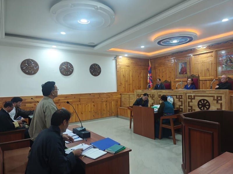 ཆེས་མཐོའི་ཁྲིམས་ཞིབ་ཁང་གི་ཁྲིམས་རྭར་ཁ་མཆུ་ཨང་ ༢༣ ཉན་ཞིབ་གནང་བཞིན་པ། ༢༠༢༦།༨།༥