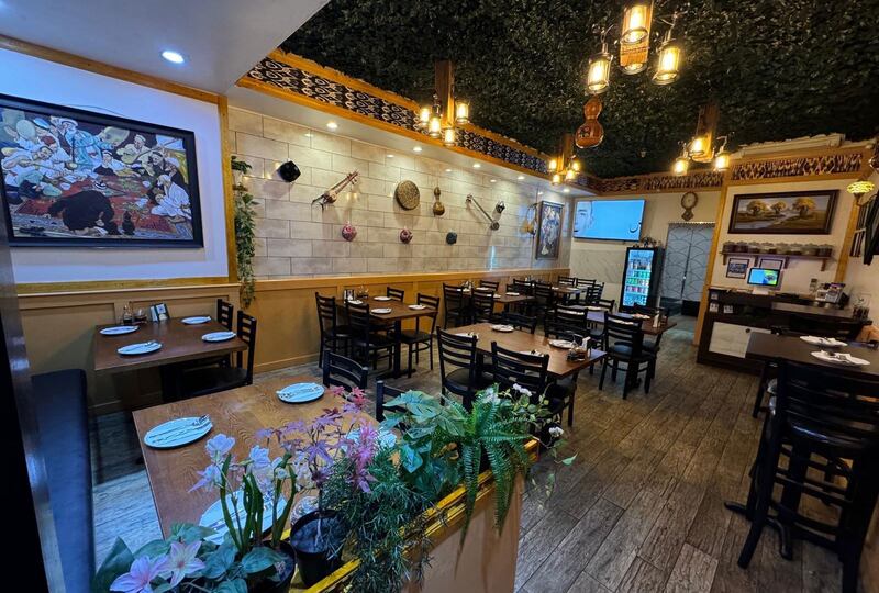 نيۇ-يورك شەھىرىنىڭ خانىش رايونى (Queens County) ئېچىلغان «ئۇيغۇر لەغمەنخانىسى» (Uyghur Lagman House) نىڭ كۆرۈنۈشى.