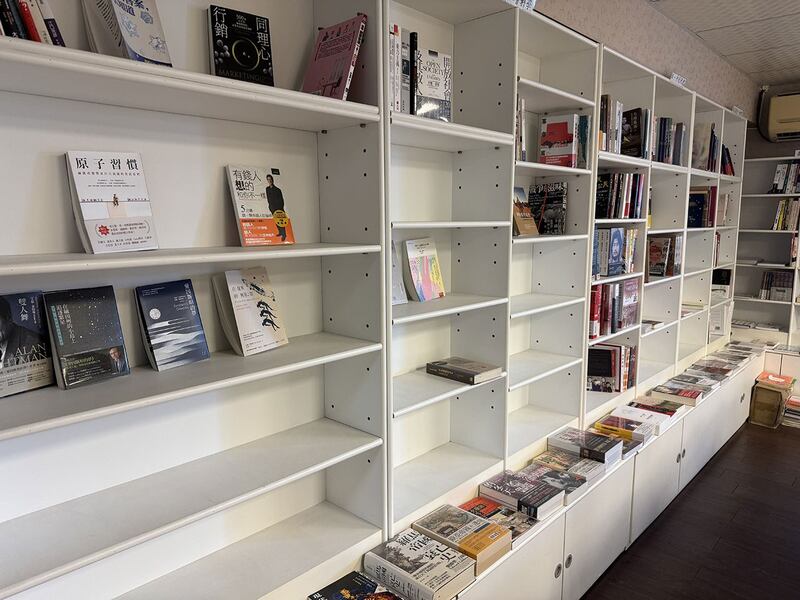 香港铜锣湾书店台湾重启，接连受到香港国安法、基本法23条冲击，生意惨淡。(记者 黄春梅摄)