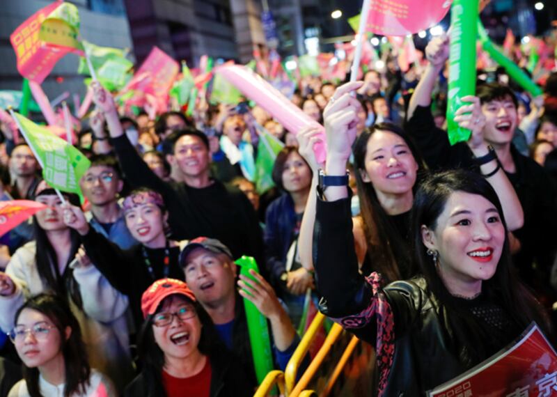 蔡英文當選，她的支持者欣喜若狂。(路透社)