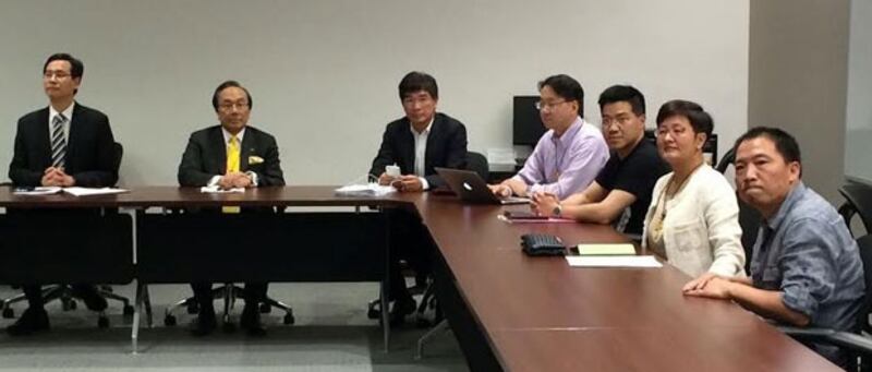 2014年11月5日，香港泛民飯盒會開會討論辭職就政改發動“變相公投”，但討論“公投”議題上存在分歧。（民主黨提供）