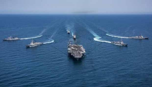 미국 해군이 항공모함 칼빈슨호(CVN 70)가 참가한 가운데 동해에서 진행된 한미연합훈련 장면.