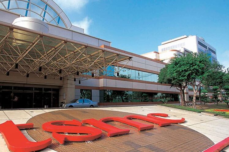 台湾半导体龙头台积电没有受到新冠疫情影响,2020年第一季营收年增42%,获利亮眼,每股赚新台币4.51元,年增逾90%,创历史新高。(台湾积体电路提供)