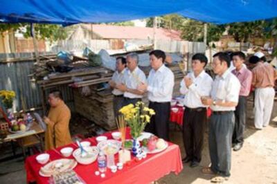 Buổi cúng lễ được các anh em công nhân, chính quyền địa phương và đại học Giao Thông vận Tải tổ chức rất chu đáo
