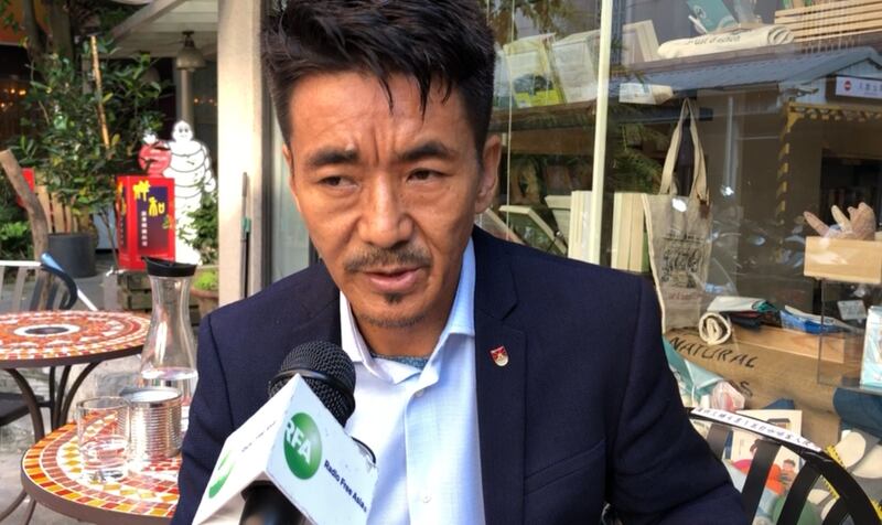 在台西藏人、西藏台湾人权连线理事长札西慈仁要求柯文哲道歉。(记者夏小华摄)