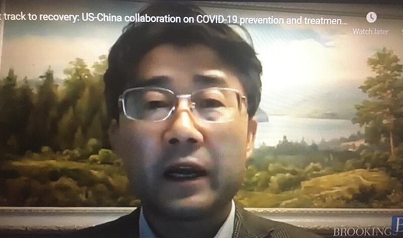 中国疾控中心主任高福认为，人类不会再回归到新冠流行之前的社会常态。（视频截图）