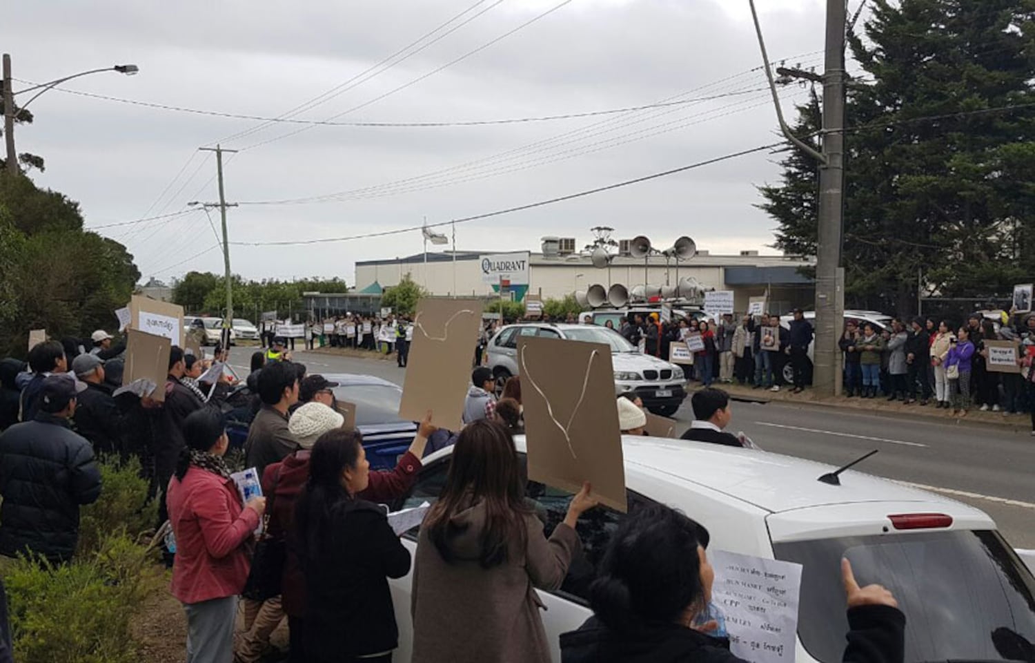 ពលរដ្ឋ​ខ្មែរ​រស់​នៅ​អូស្ត្រាលី​តវ៉ា​ប្រឆាំង​​វត្តមាន​លោក ហ៊ុន ម៉ាណែត នា​ទីក្រុង​ម៉ែលប៊ន (Melbourne) ប្រទេស​អូស្ត្រាលី នៅ​ថ្ងៃ​ទី​៧ ខែ​តុលា ឆ្នាំ​២០១៦។