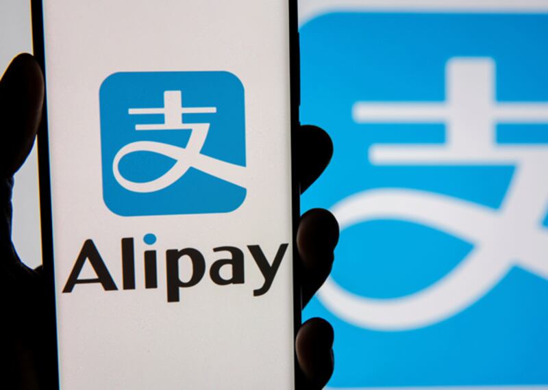 支付寶(圖)與微信已經成為中國重要的軟件,數字人民幣是否可以取代支付寶與微信還需有待觀察。(路透社資料圖片)