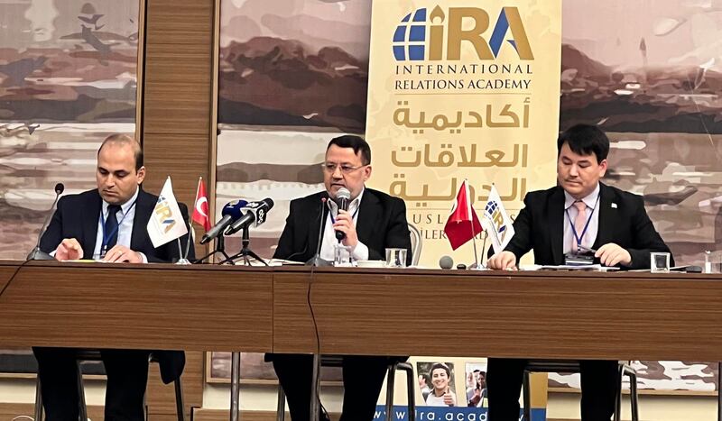 «شەرقىي تۈركىستان مۇسۇلمانلىرى: سىستېمىلىق ئىرقىي قىرغىنچىلىق» دېگەن تېمىدا ئۆتكۈزۈلگەن مۇھاكىمە يىغىنىدىن كۆرۈنۈش. 2022-يىلى 4-يانۋار، ئىستانبۇل.