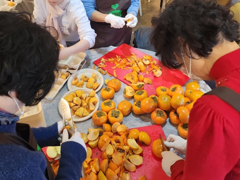 남북 봉사 단체 유니시드의 과일 도시락