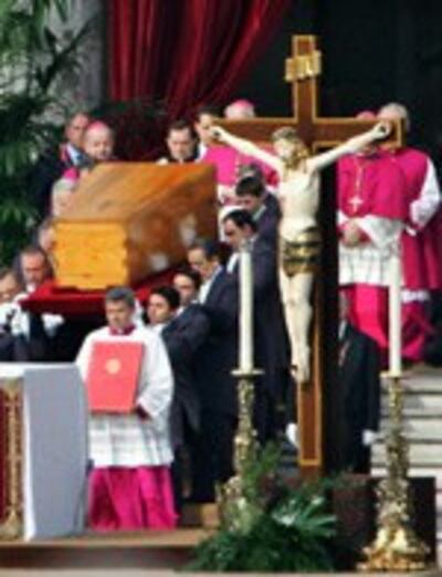 Pope2005_0408_150.jpg