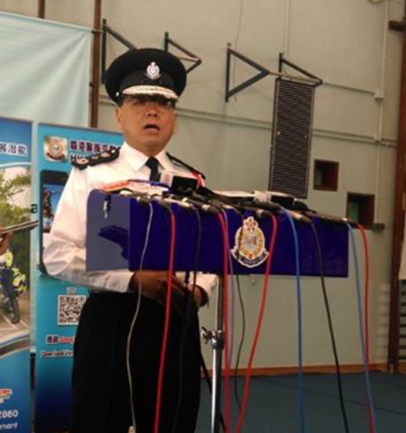 2014年11月15日，香港警務處長曾偉雄表示，警方會全力協助執達主任，執行有關金鐘中信大廈及旺角佔領區的禁制令。（現場人士提供）