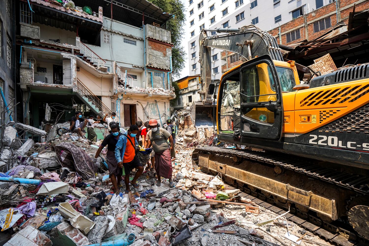 Search for survivors continues 3 days after massive quake hit Myanmar, Thailand
