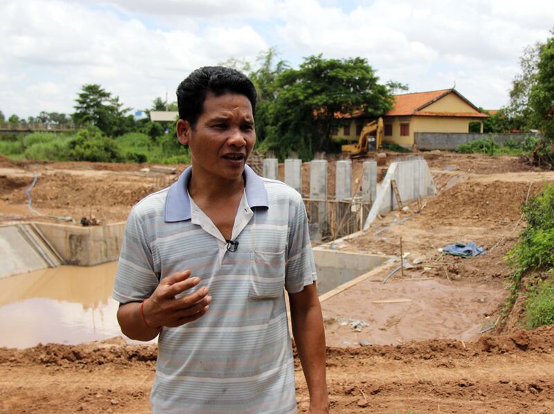 លោក នូ នាថ អ្នក​ភូមិ​ក្រងស្វាយ នៅ​ឃុំ​ស្វាយអំពារ ស្រុក​មុខកំពូល ខេត្ត​កណ្ដាល ផ្ដល់​បទសម្ភាសន៍​នៅ​ថ្ងៃ​ទី​១៤ ខែ​កញ្ញា ឆ្នាំ​២០១៦។ RFA/Chuop Sereyroth