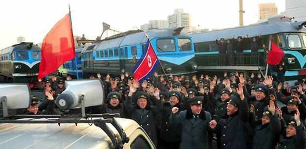 '수소탄 시험을 성공했다'는 북한 당국의 성명을 전해들은 북한 주민들이 환호하는 모습을 노동신문이 지난 7일 보도했다.