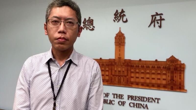 总统府发言人丁允恭30号呼吁香港当局以对话代替镇压。（记者夏小华摄）