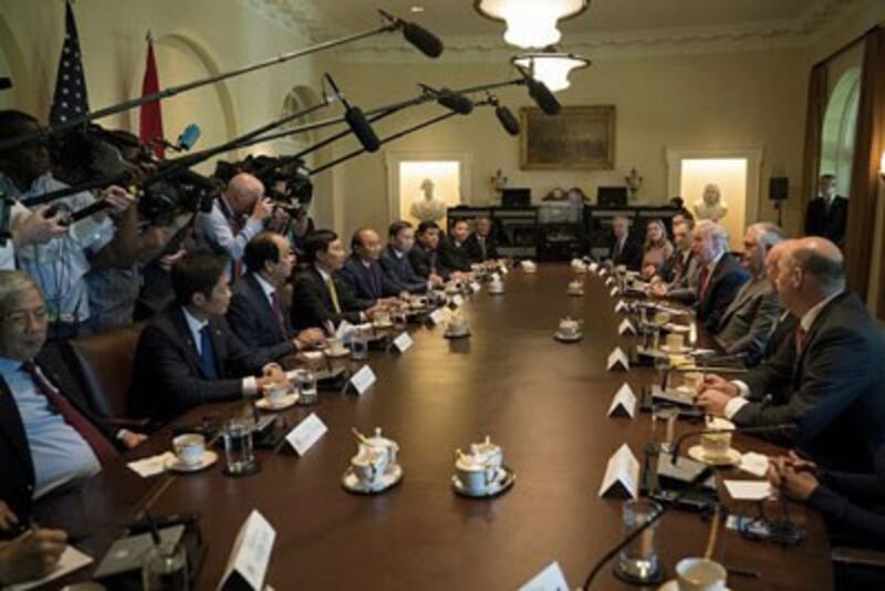 Tổng thống Hoa Kỳ Donald Trump tiếp Thủ tướng Việt Nam Nguyễn Xuân Phúc tại Nhà Trắng vào chiều ngày 31 tháng 5 năm 2017.