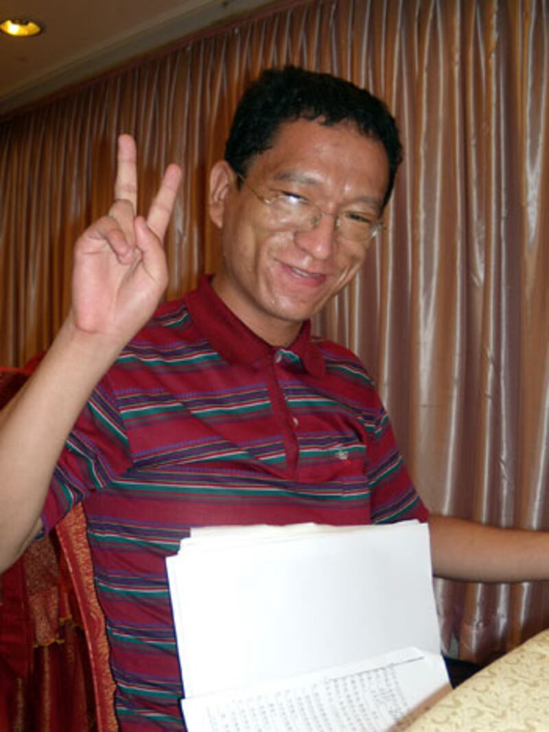 田喜說,很高興能直接由北京到港, 之後更會前赴法國身體檢查, 及到日內瓦聯合國出席人權理事會定期審議中國人權狀況的會議, 陳述中國漠視艾滋病人權益的問題。 (劉雲攝)