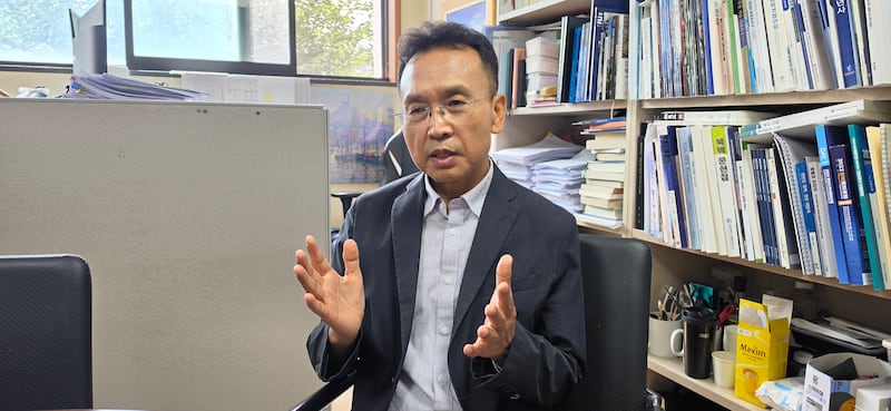 임을출 경남대 극동문제연구소 교수가 RFA와 인터뷰를 갖고 있다.