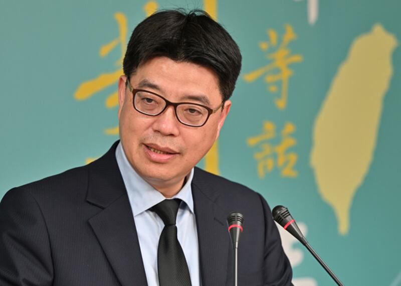 2021年12月2日,陸委會副主委邱垂正:中共當局應放棄對台政軍及經濟的脅迫。(鍾廣政 攝)