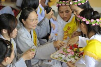 Lựa chọn hoa hồng thích hợp trong Ngày Lễ Vu Lan. Photo courtesy of dantri