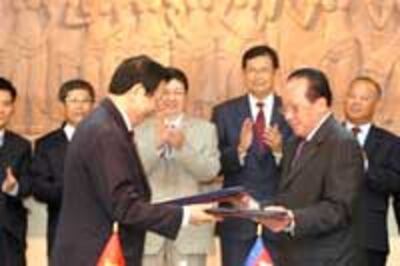 VietnamCambodia200.jpg