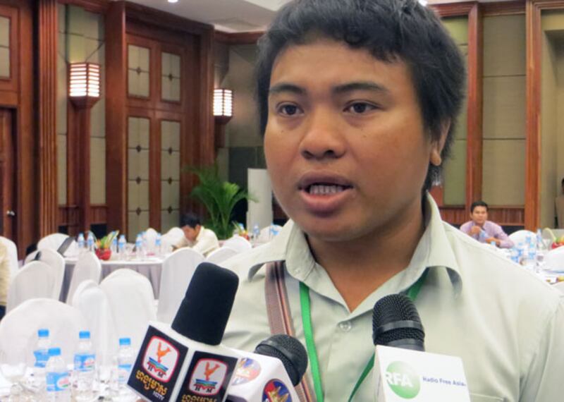 យុវជនជនជាតិដើមភាគតិចកួយនៅខេត្តព្រះវិហារ ឈ្មោះ លួត សាំង ដែលចូលរួមក្នុងសិក្ខាសាលានាខេត្តសៀមរាប នៅថ្ងៃ១៩ កក្កដា ឆ្នាំ២០១៦ ស្នើឱ្យរដ្ឋាភិបាលពន្លឿនការចុះបញ្ជីដីធ្លីជាសមូហភាពជូនជនជាតិដើមភាគតិចទូទាំងប្រទេស។