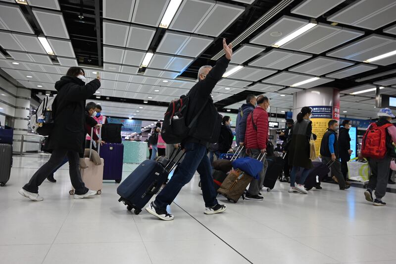 1月開關之後,北上的港人比南下的內地人多。(張仕仁攝)