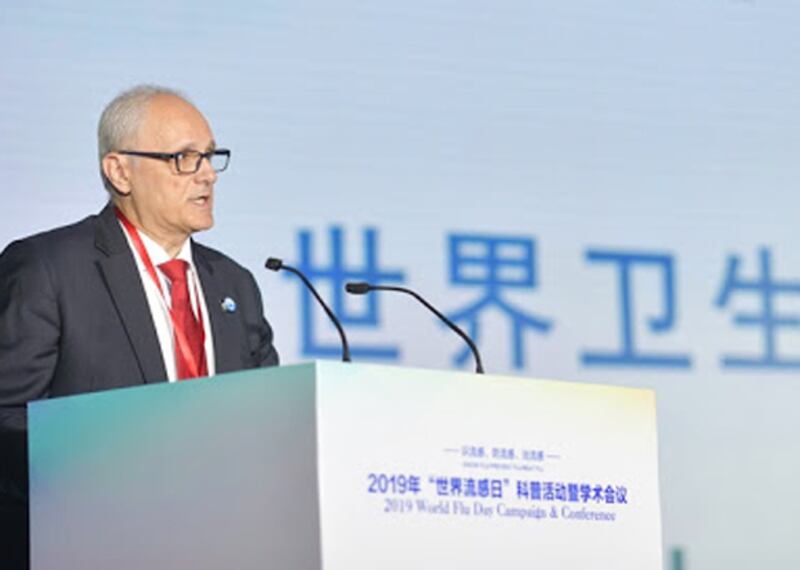 世衛組織駐華代表高力（Gauden Galea）在一次會議上曝光中國政府在央視播出疫情資訊前15分鐘才提供給世衛。（中國疾控中心官網圖片 / 拍攝日期不詳）