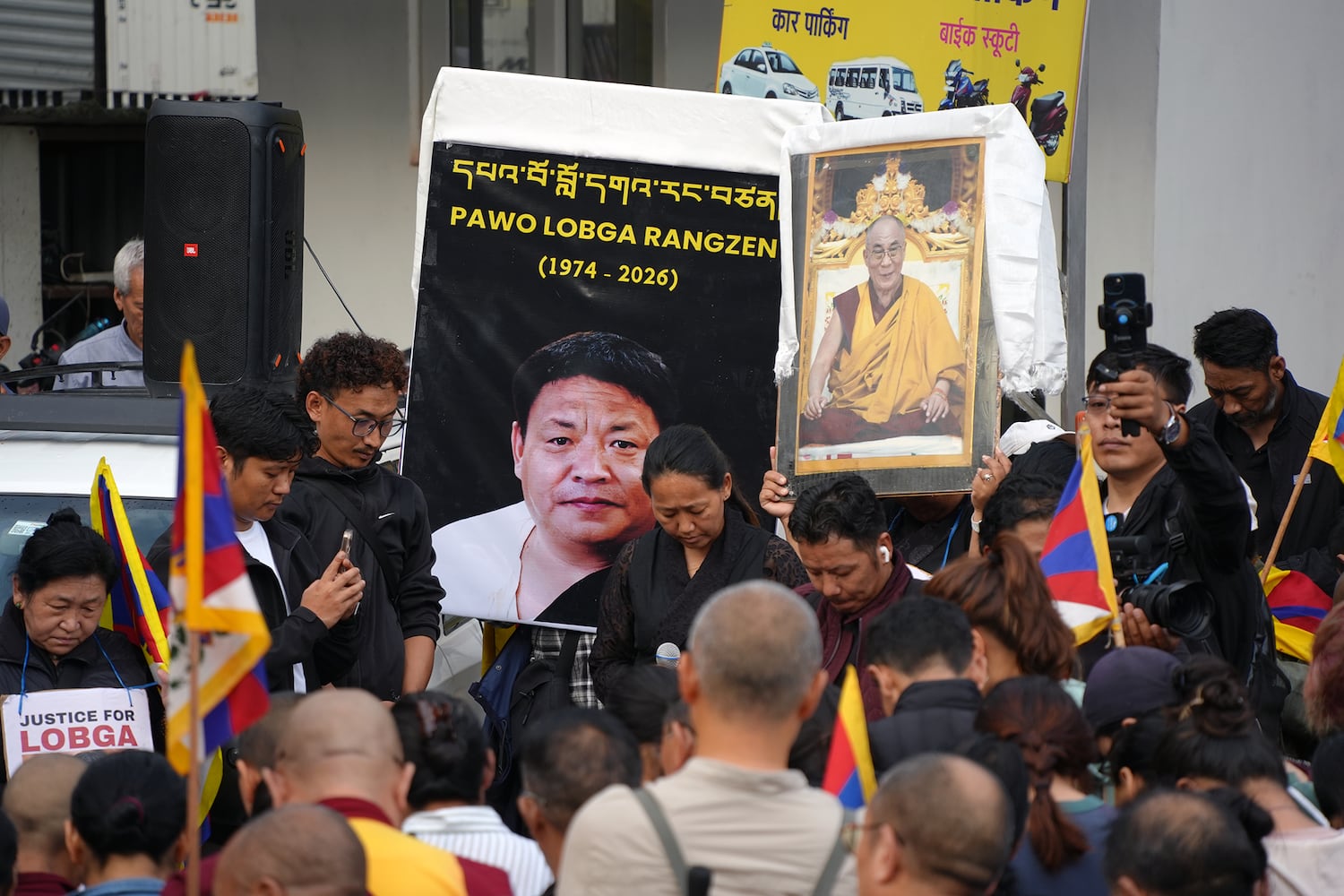 རྡ་སར་མར་མེའི་ཁྲོམ་སྐོར་དང་ས་གནས་གང་སར་ངོ་རྒོལ་གནང་སྟེ་བློ་དགའ་རང་བཙན་ལཊ་སུ་རྗེས་དྲན།