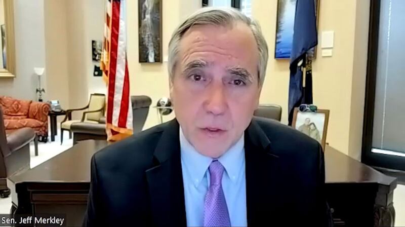 ئامېرىكا كېڭەش پالاتا ئەزاسى جىف مېركىلىي(Jeff Merkley) ئەپەندى، 2023-يىلى 10-ماي