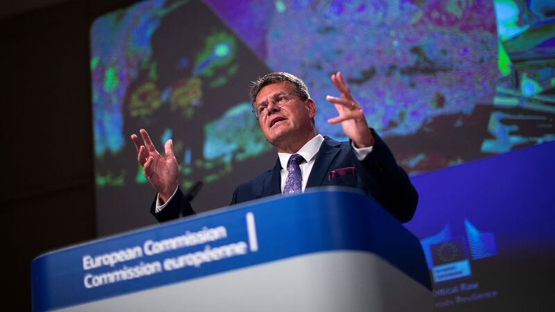 2020年9月4日,欧盟执行委员会副主席塞夫柯维奇(Maros Sefcovic)指出,我们使用的大多数金属的75%至100%来自欧盟以外的国家,中国提供了我们98%的稀土供应。(路透社)