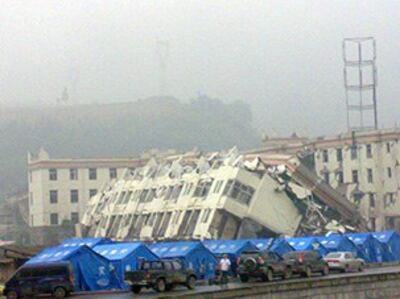 图片：这座楼足以成为多方面的典型教材(记者林迪)