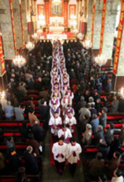Pope2005_mass_150.jpg