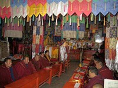 tibet-monks-200.jpg