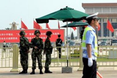 Công an Trung Quốc gác tại quảng trường Thiên An Môn ở Bắc Kinh hôm 3 tháng 6 năm 2014. AFP PHOTO.