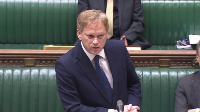 2024年5月7日的国会会议上，英国国防大臣沙普斯（Grant Shapps）通报事件。（路透社视频截图）