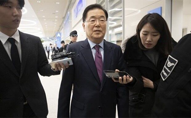 한미일 고위급 안보 협의를 위해 백악관을 방문한 정의용 청와대 국가안보실장이 10일 오후 인천국제공항 2터미널을 통해 귀국 후 공항을 나서고 있다.