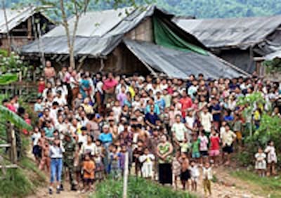 refugee_group_200px.jpg