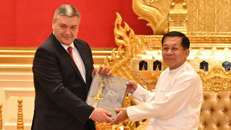 ရုရှားဒုနိုင်ငံခြားရေးဝန်ကြီး Mr Andrey Rudenko နှင့် စစ်ကောင်စီ ဥက္ကဋ္ဌ ဗိုလ်ချုပ်မှူးကြီး မင်းအောင်လှိုင်တို့ ၂၀၂၄ ခုနှစ်၊ ဖေဖော်ဝါရီလ ၂၀ ရက်နေ့က နေပြည်တော်တွင် တွေ့ဆုံစဉ်။ (Photo: Myanmar Military)