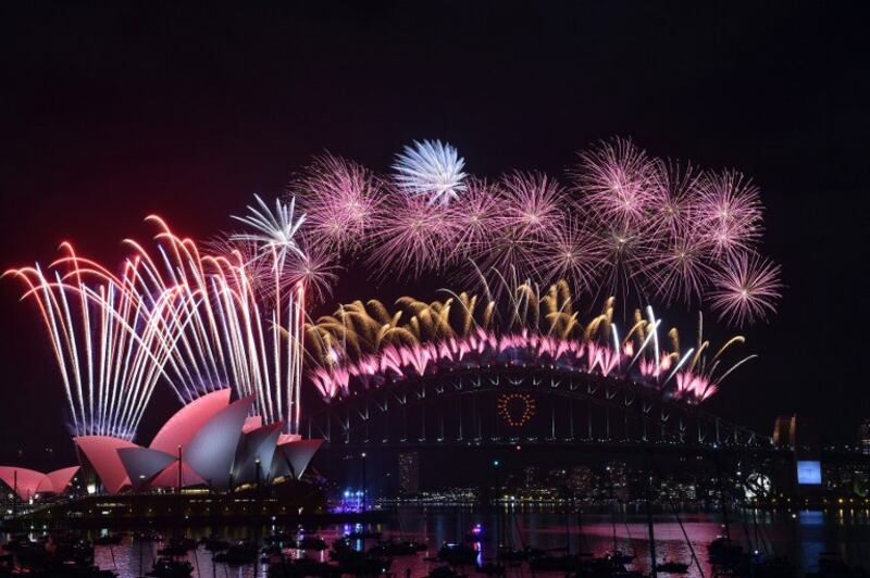 Pháo hoa chào đón năm mới 2015 tại Sydney, Australia.