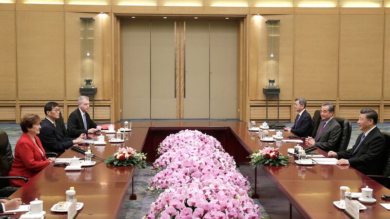 2019年11月22日，中国国家主席习近平在北京人民大会堂会见国际货币基金组织总裁格奥尔基耶娃。（法新社）