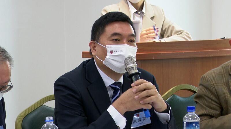 淡江大学中国大陆研究所教授洪耀南表示，中国如果走回计划经济，很难跨越“中等收入陷阱”。(记者 李宗翰摄)