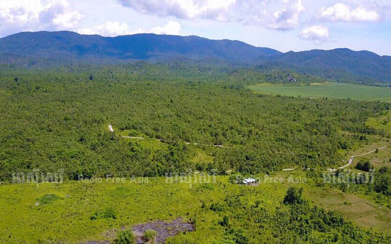 ទីតាំងជម្លោះដីព្រៃរវាងទាហាន និងក្រុមសហគមន៍ នៅឃុំត្រពាំងជោរ ស្រុកឱរ៉ាល់ ខេត្តកំពង់ស្ពឺ។ រូបថតថ្ងៃទី២០ ខែមិថុនា ឆ្នាំ២០១៧។ RFA/Cheu Sideth