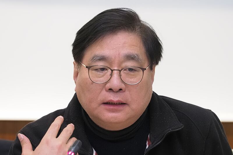2019年12月3日,台灣關懷中國人權聯盟理事長楊憲宏︰《難民法》三年前就通過一讀,如果民進黨願意半天就能完成三讀程序。(鍾廣政 攝)